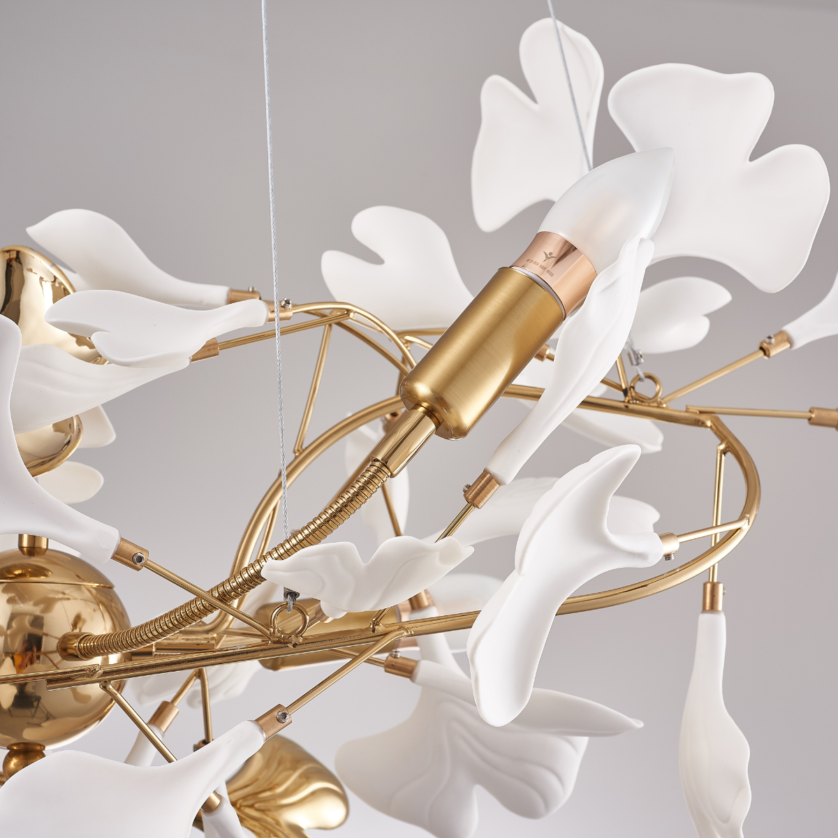 Davor Lustre Suspension Feuille Artistic Design. Métal/Céramique. Blanc. Salon