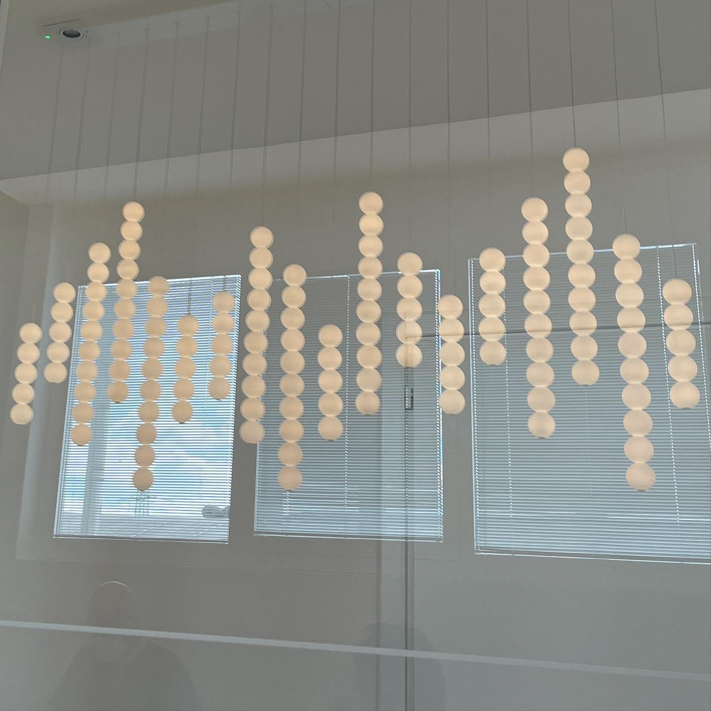 Elindra Suspension artistique en plastique