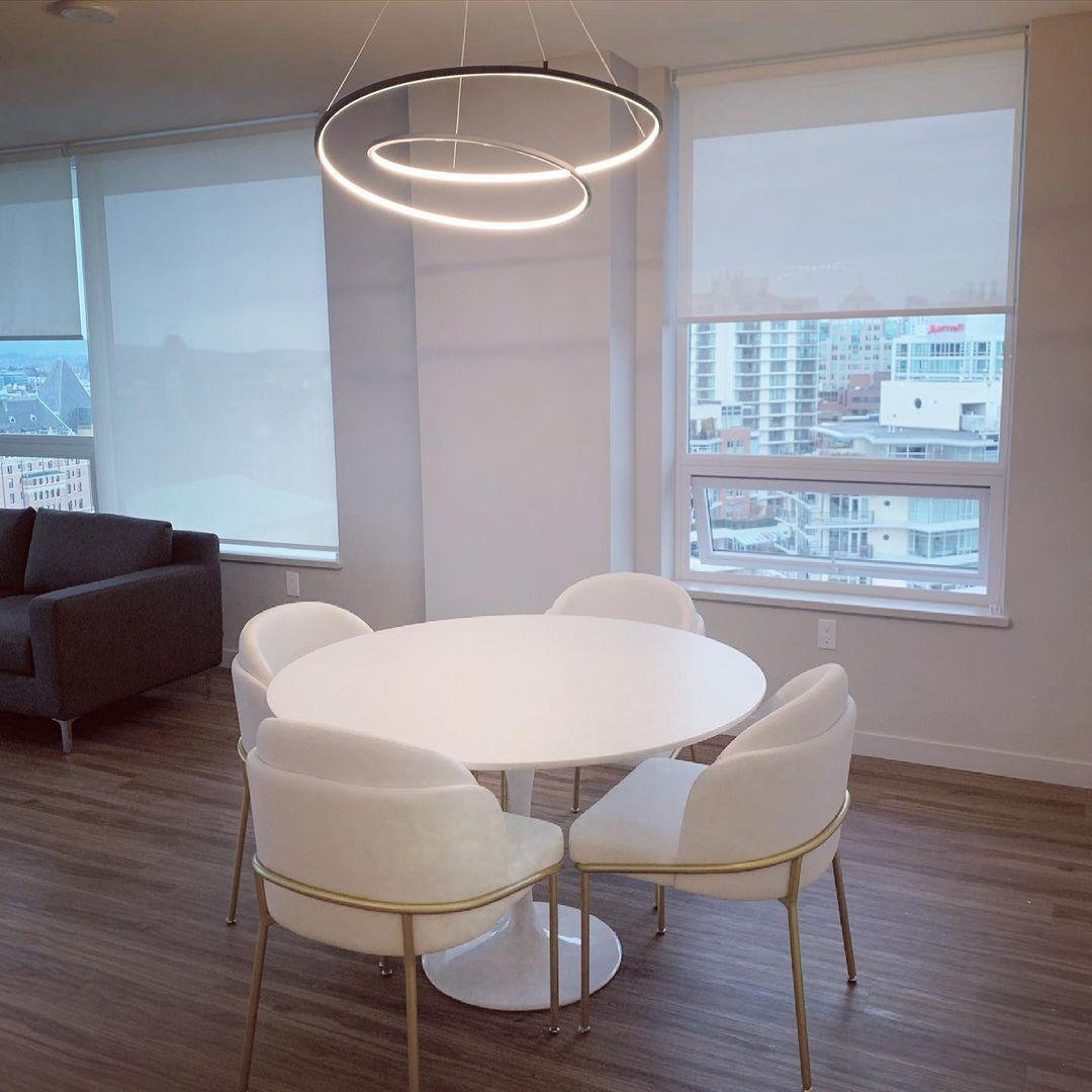 Lustra Lustre en Aluminium Doré et Verre Opale