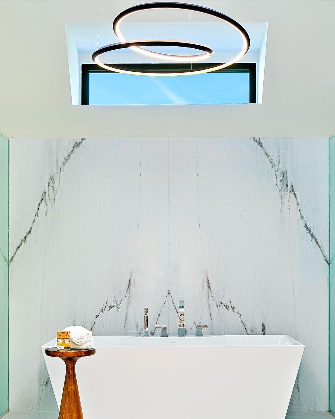 Lustra Lustre en Aluminium Doré et Verre Opale