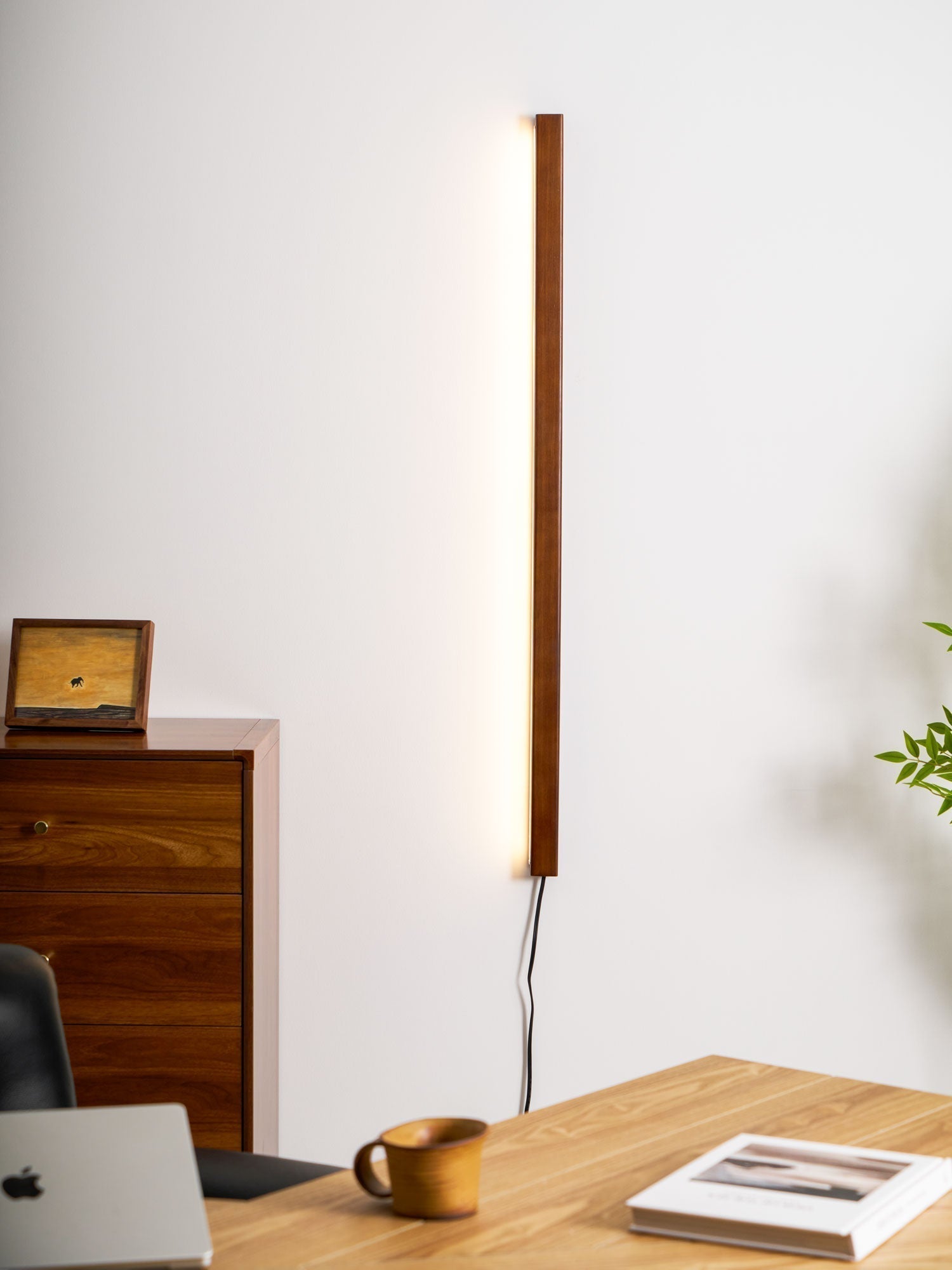 Lustra Wall Lamp Linear Wood Plug In