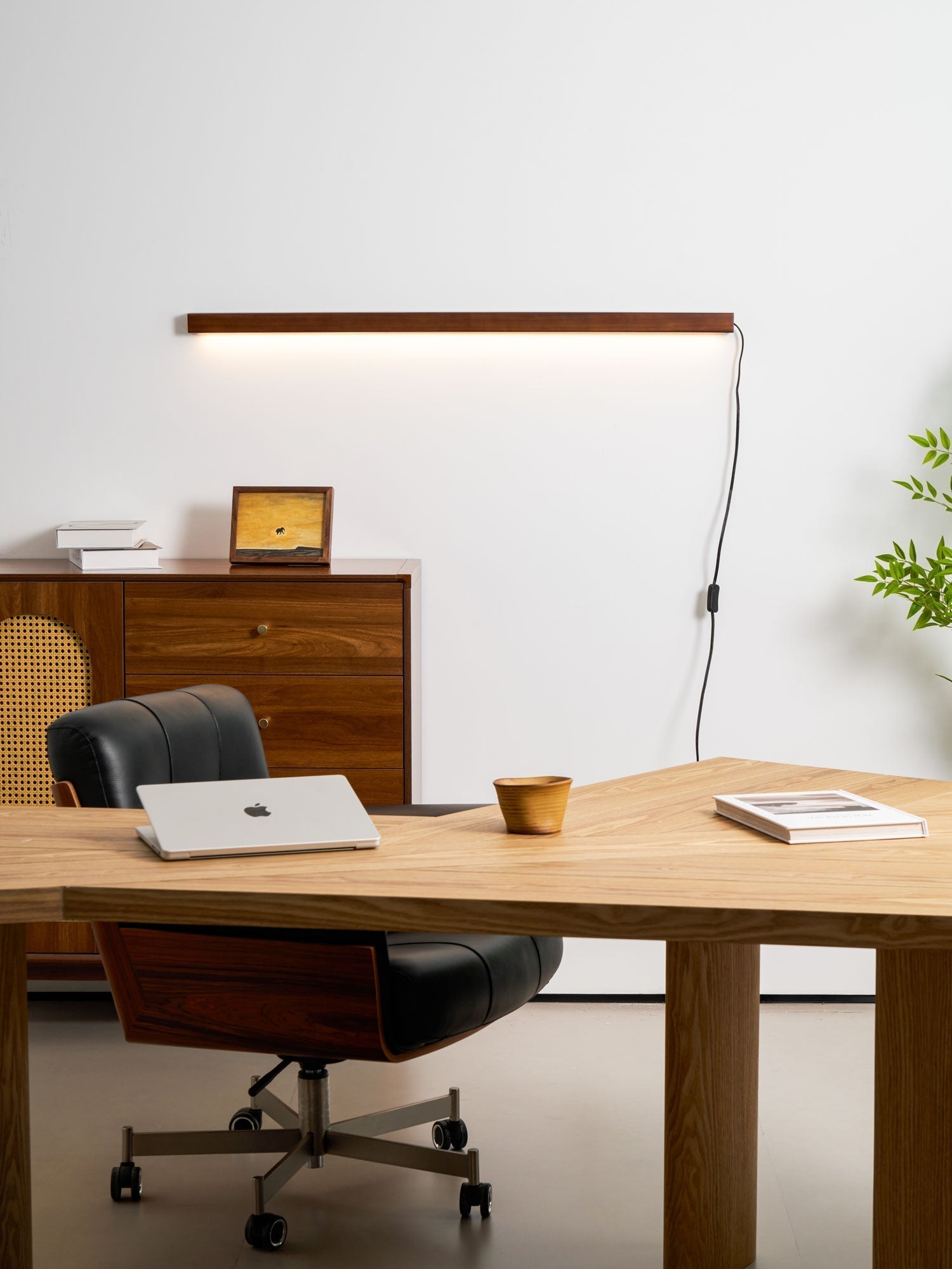 Lustra Wall Lamp Linear Wood Plug In
