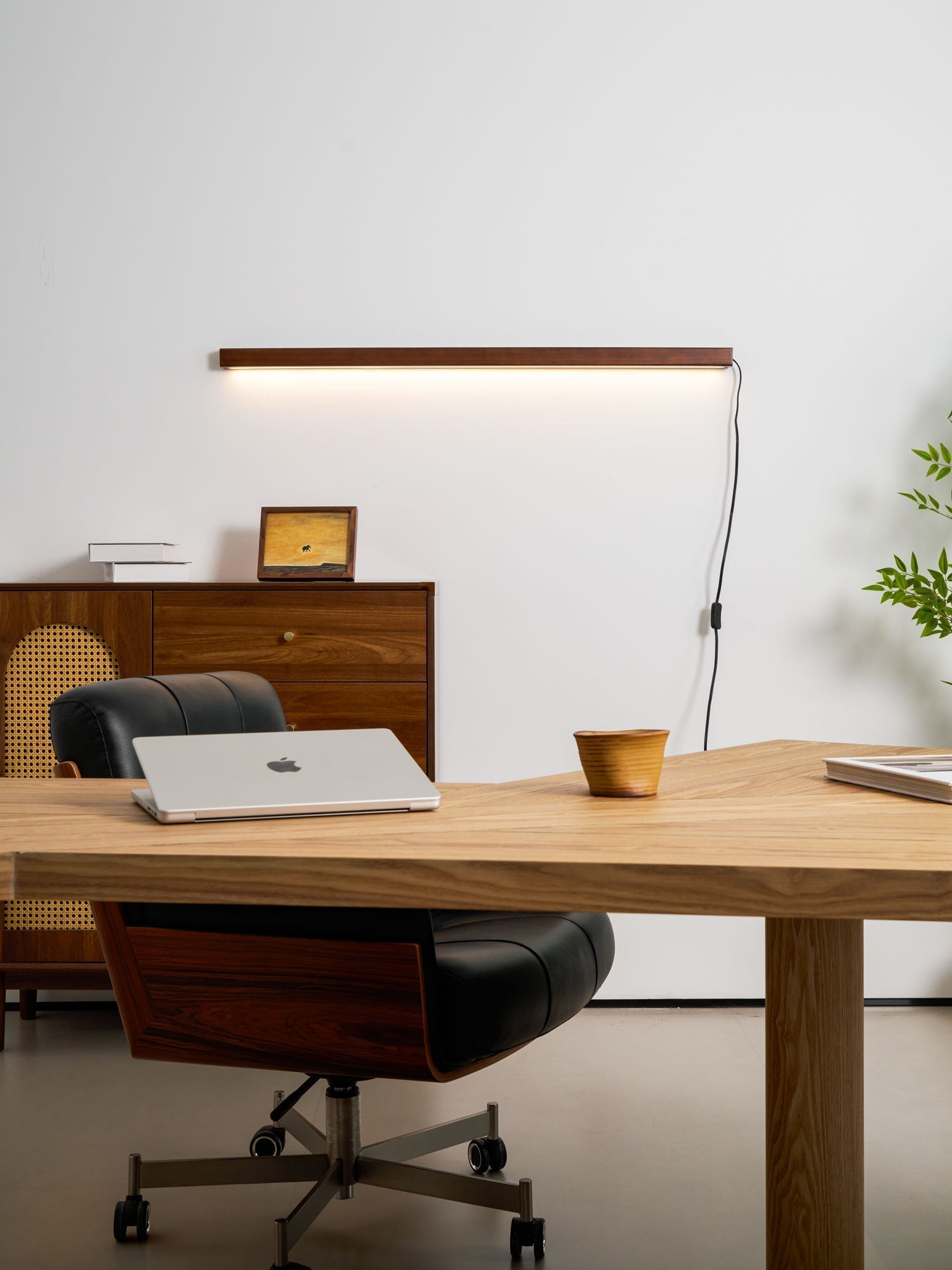 Lustra Wall Lamp Linear Wood Plug In