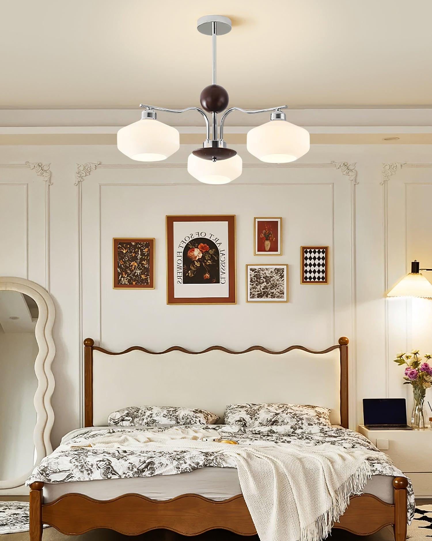 Lustra Lustre Bras en Chrome et Noyer Abat-jours en Verre Blanc Style Rétro