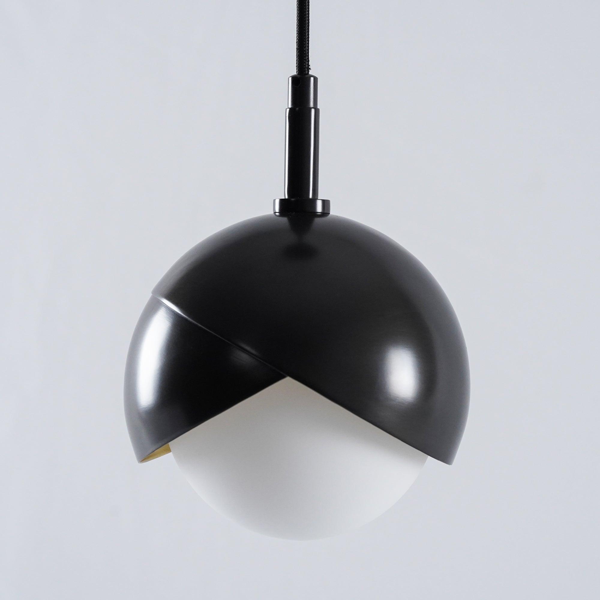 Solara Lampe Suspendue en Laiton Globe Opale Emboîté Moderne