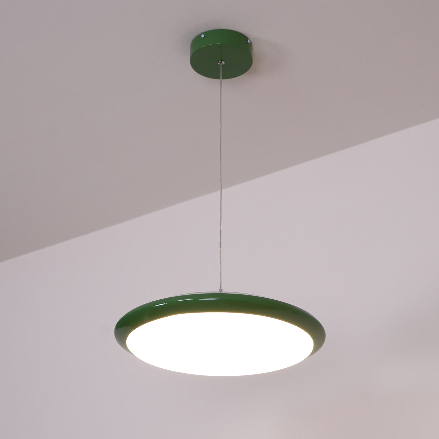 Lustra Suspension Disque Acrylique Blanc Bord Vert Rouge Audacieux