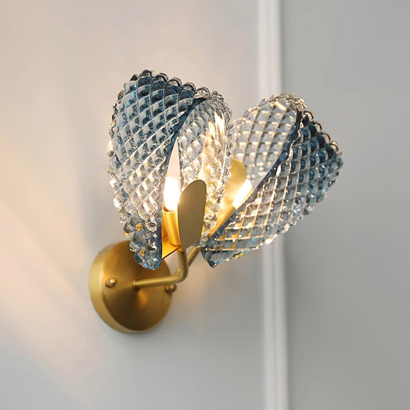 Aira Applique Murale Bleue en Verre Nervuré avec Bras en Laiton, Style Chic et Glamour