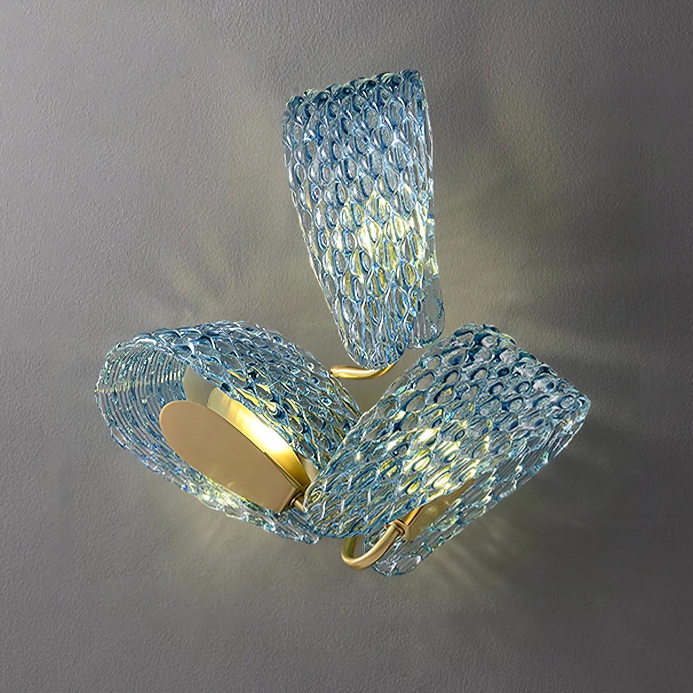 Aira Applique Murale Bleue en Verre Nervuré avec Bras en Laiton, Style Chic et Glamour