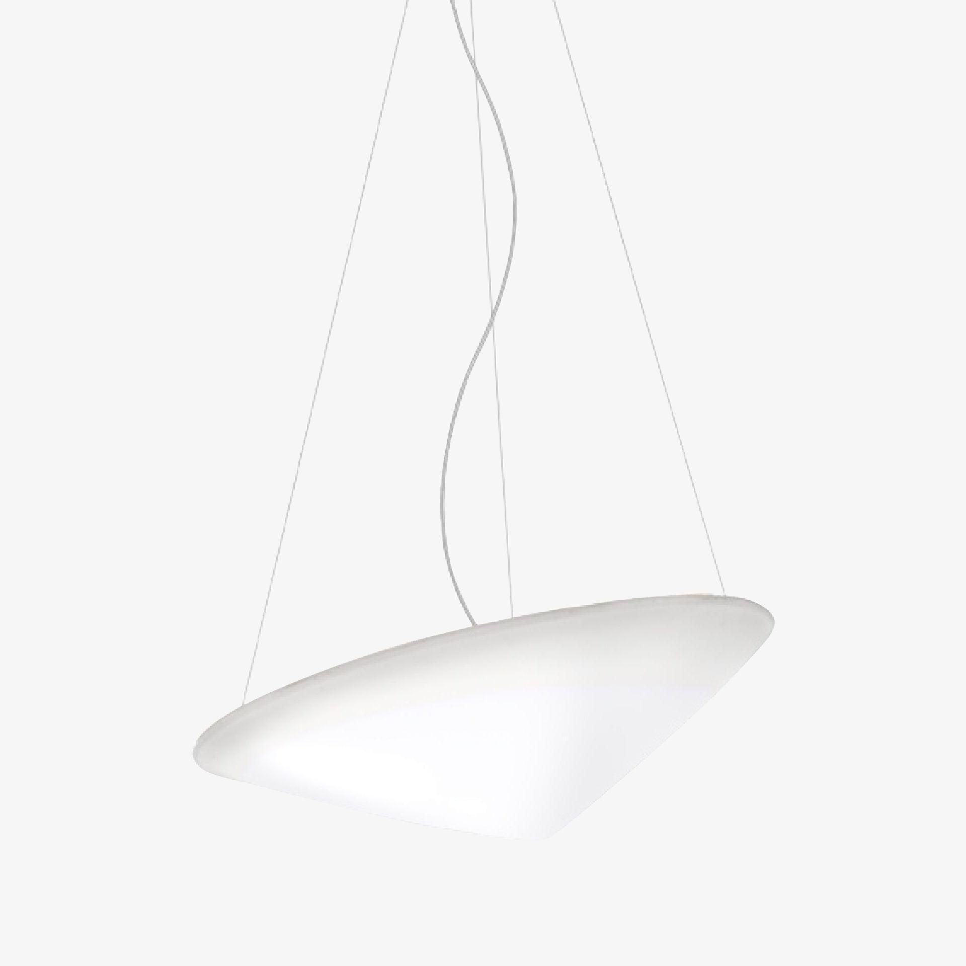 Solara Lampe Suspendue Polyéthylène Chapeau Incliné Minimaliste