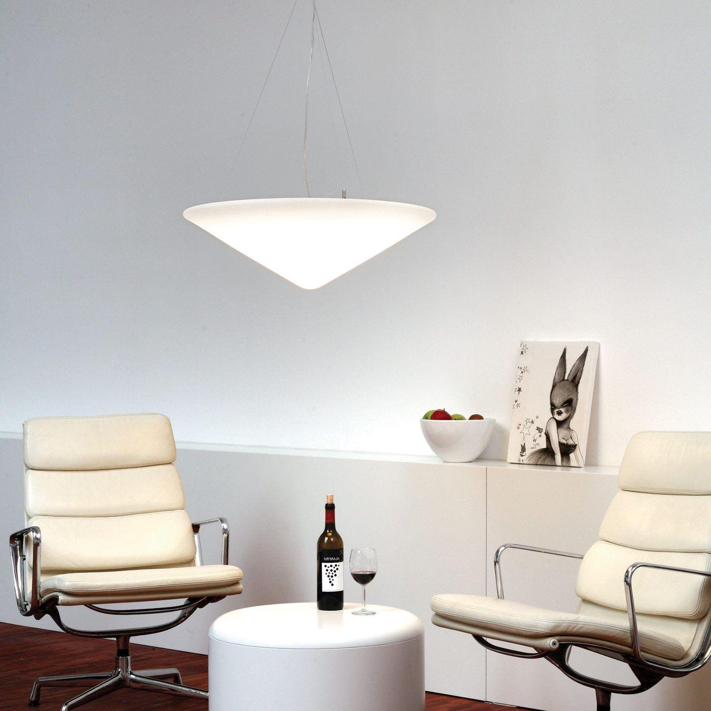 Solara Lampe Suspendue Polyéthylène Chapeau Incliné Minimaliste