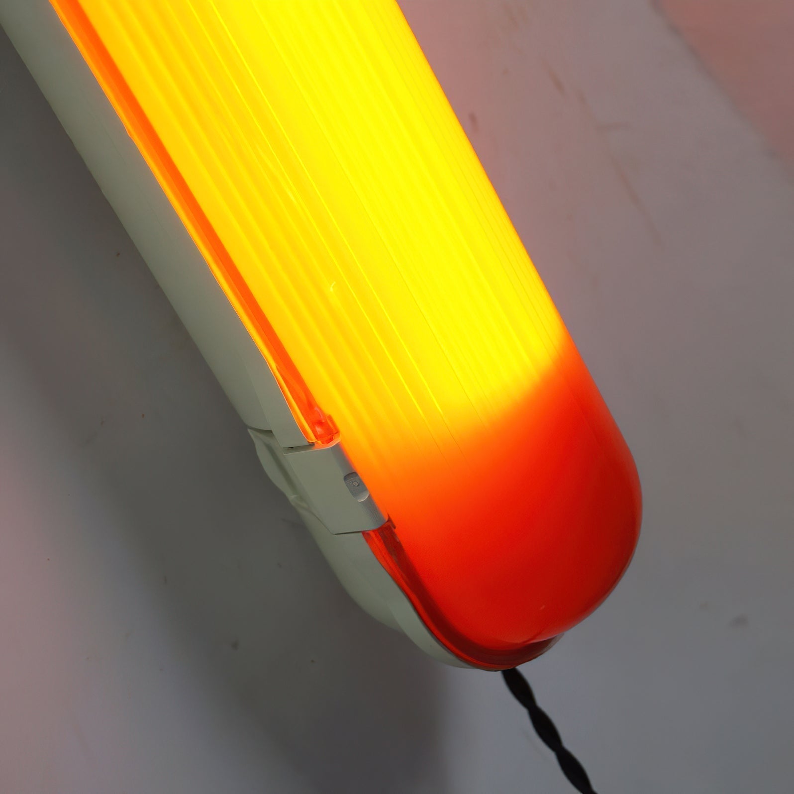 Vivid Applique Murale Plug-in en Plastique Rouge Minimaliste Moderne Joy