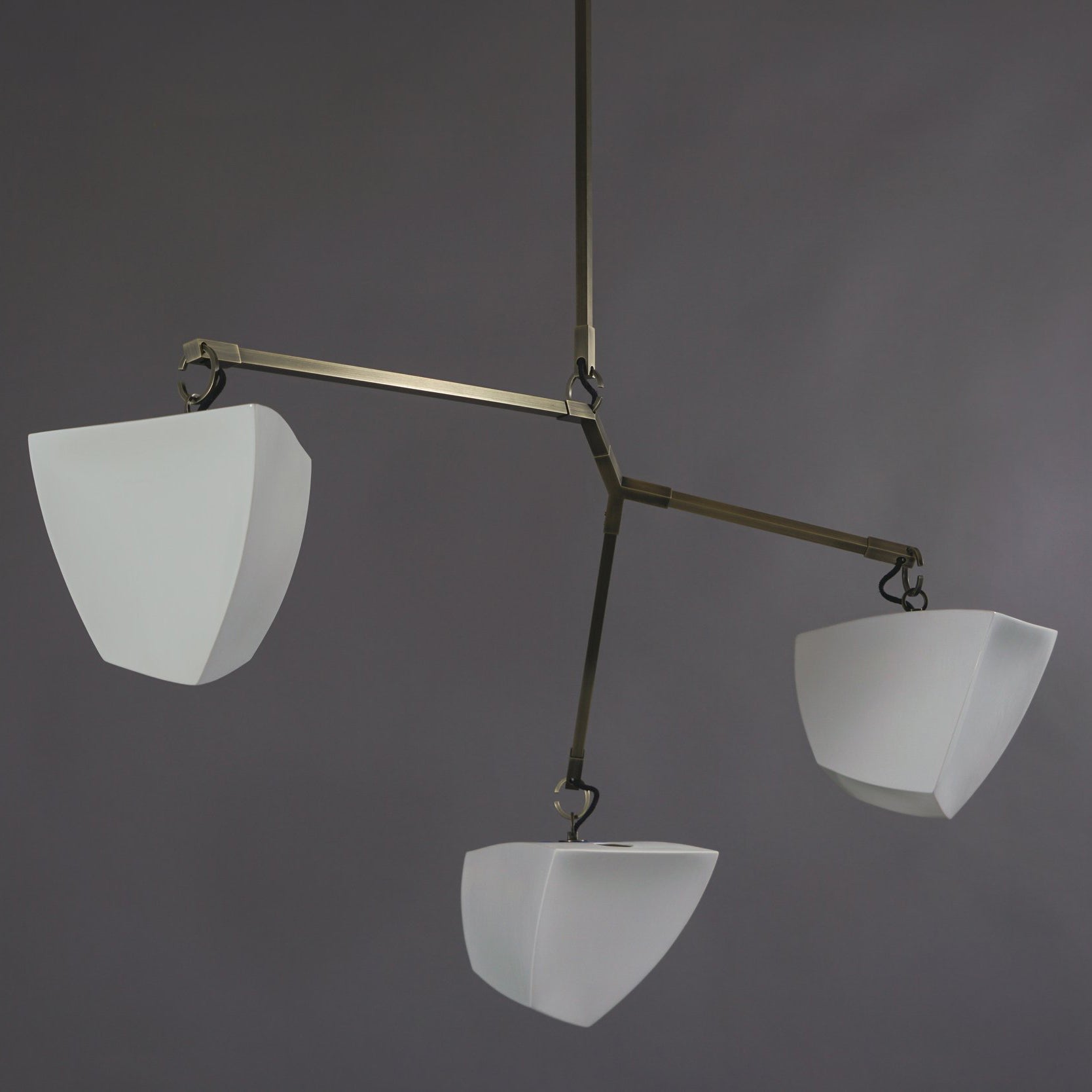 Iris Lustre en Laiton et Céramique à Créativité Individuelle Mobile