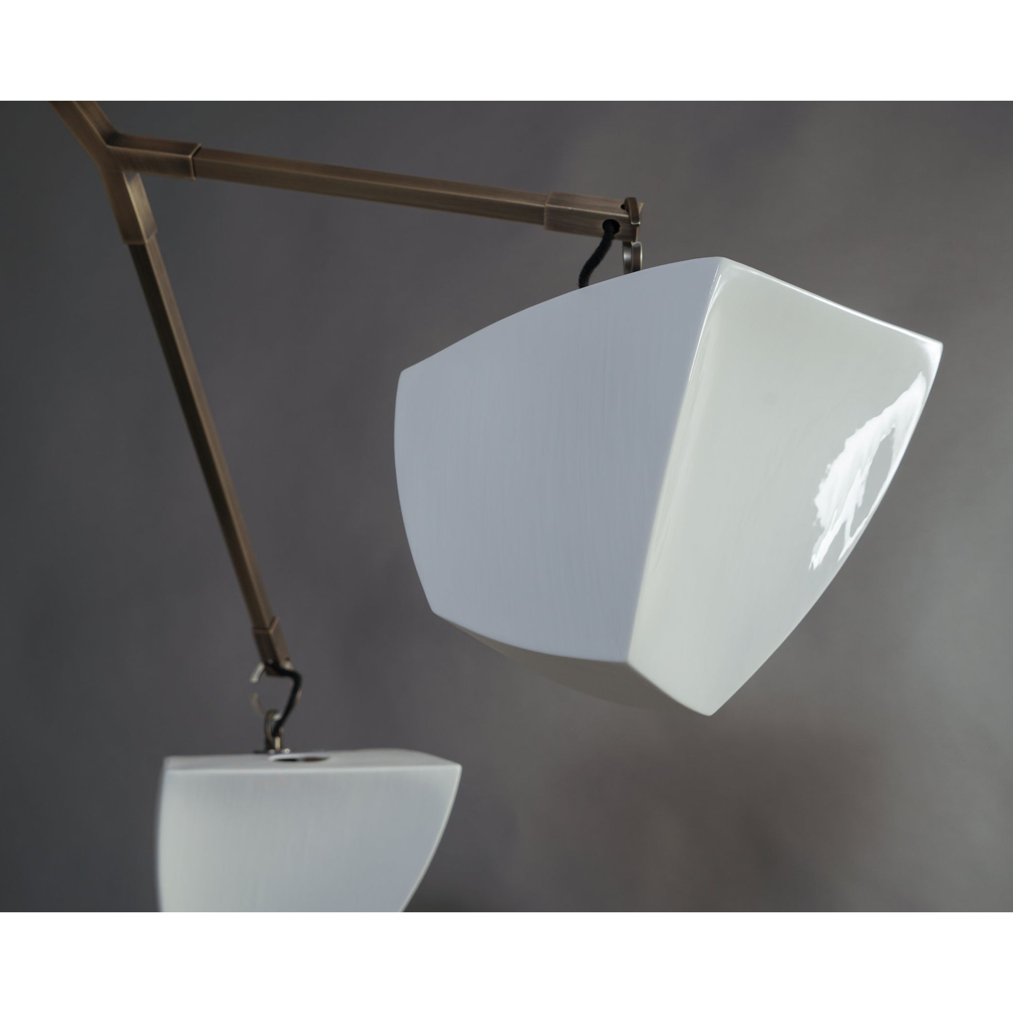 Iris Lustre en Laiton et Céramique à Créativité Individuelle Mobile