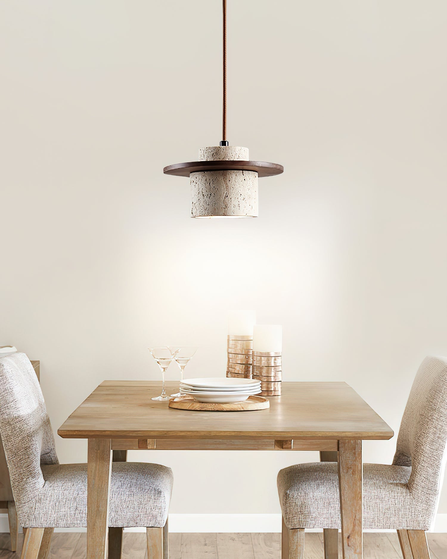 Disque Suspension Cylindre en Travertin en Bois de Noyer Artisanal