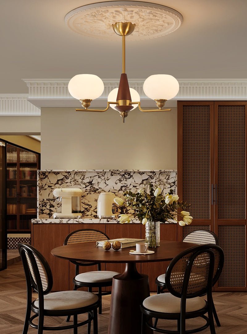 Lustra Lustre en Noyer avec Globes en Verre Opale