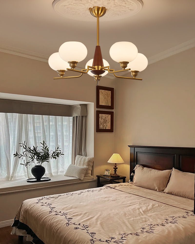 Lustra Lustre en Noyer avec Globes en Verre Opale