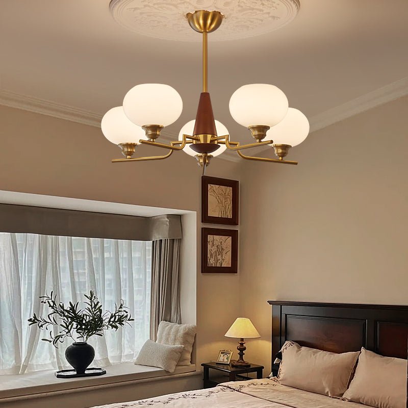 Lustra Lustre en Noyer avec Globes en Verre Opale