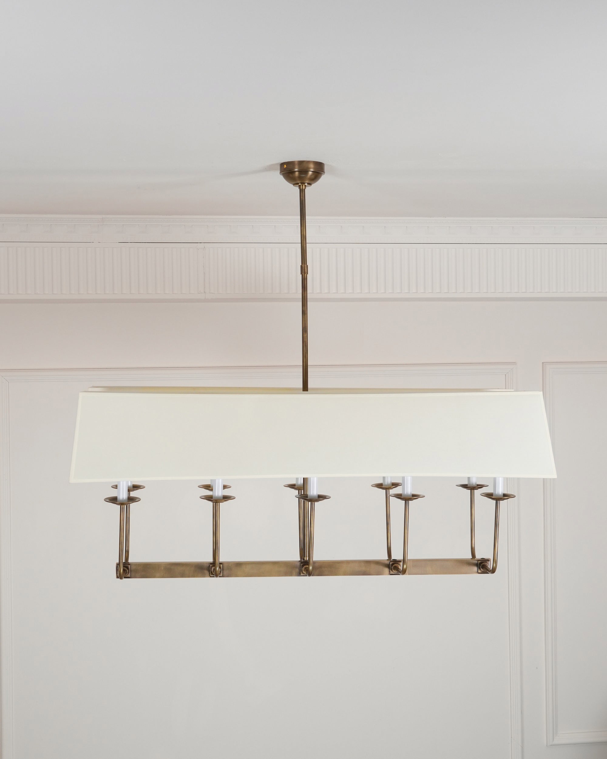 Beacon Lustre Linéaire Moderne Minimaliste en Laiton, Métal et Tissu