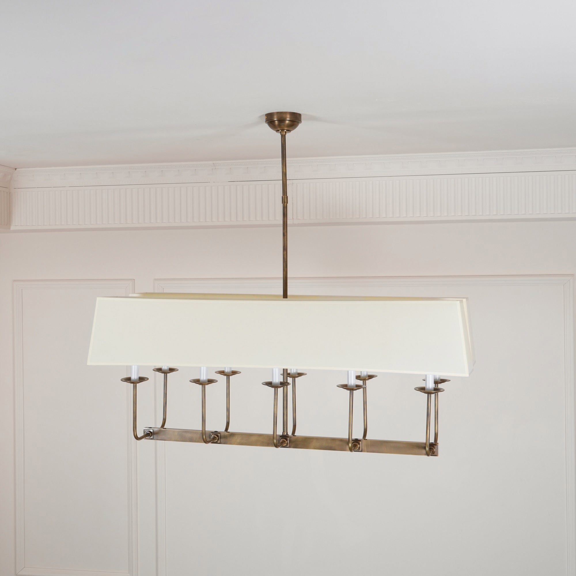 Beacon Lustre Linéaire Moderne Minimaliste en Laiton, Métal et Tissu