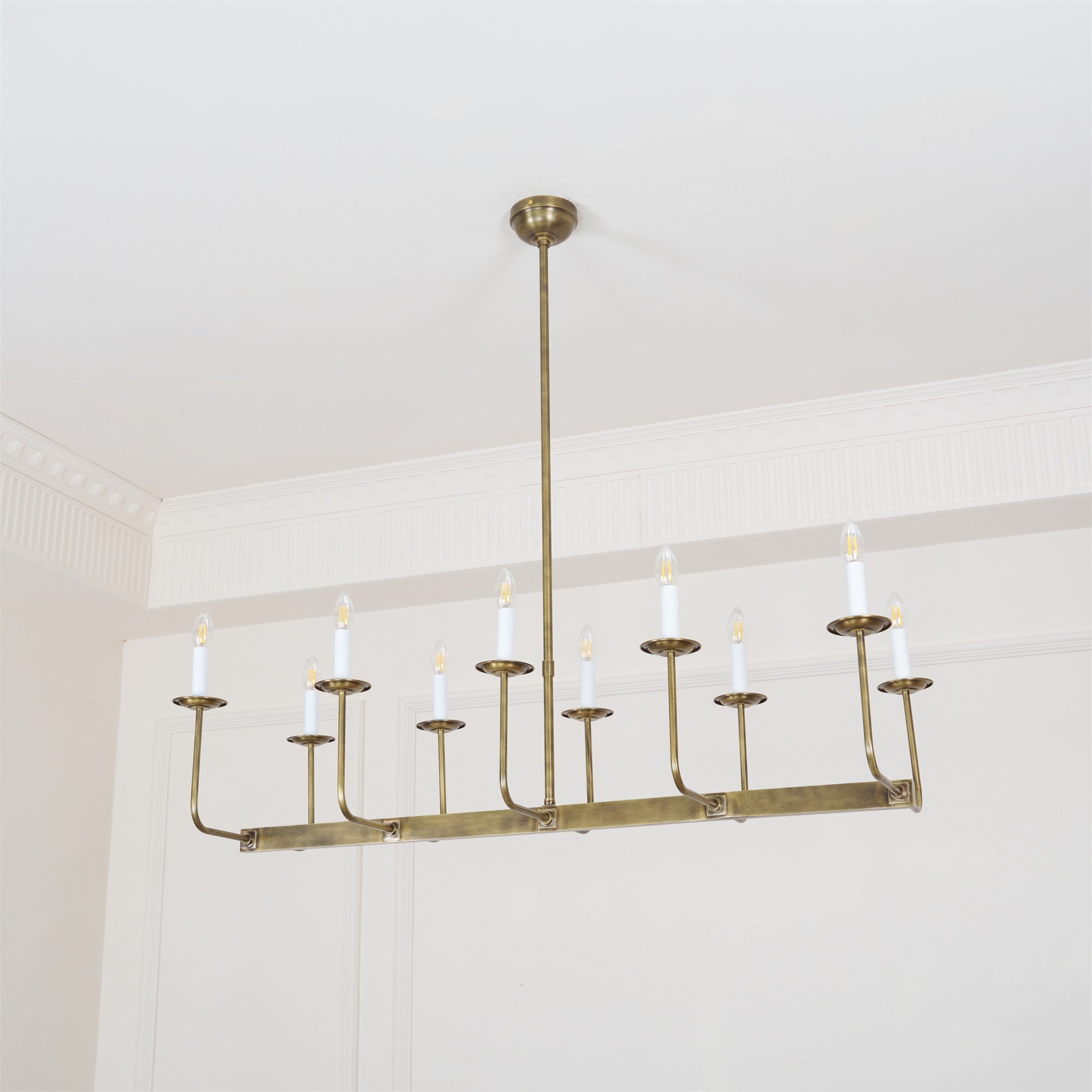Beacon Lustre Linéaire Moderne Minimaliste en Laiton, Métal et Tissu