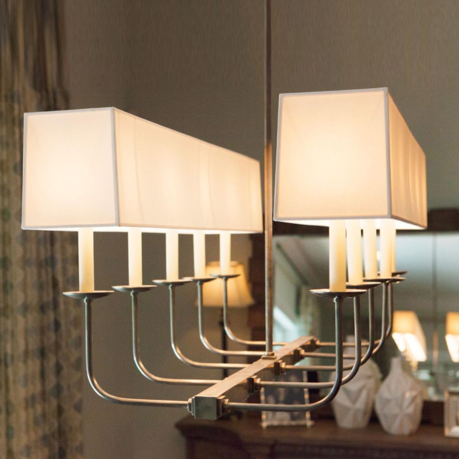 Beacon Lustre Linéaire Moderne Minimaliste en Laiton, Métal et Tissu