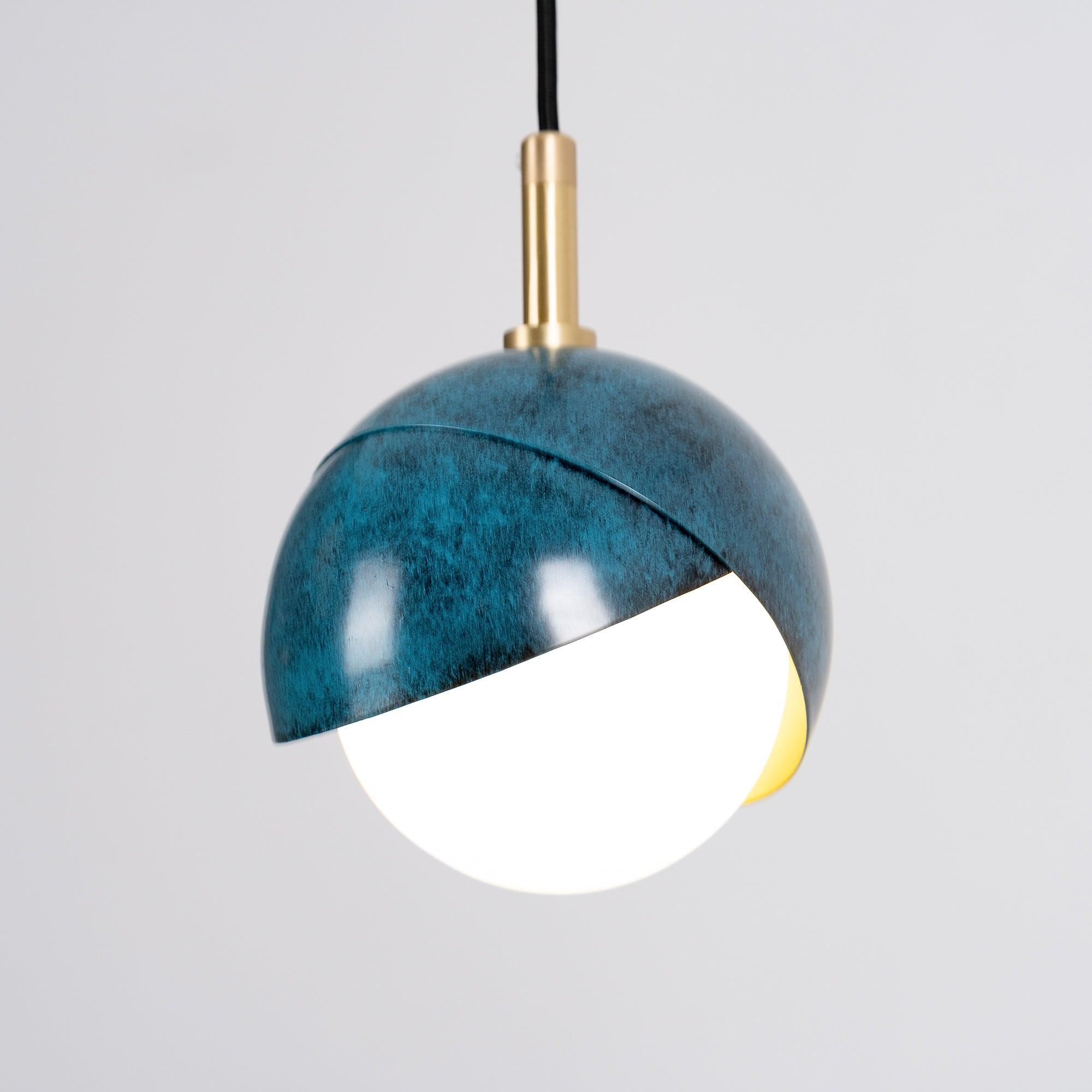 Solara Lampe Suspendue en Laiton Globe Opale Emboîté Moderne
