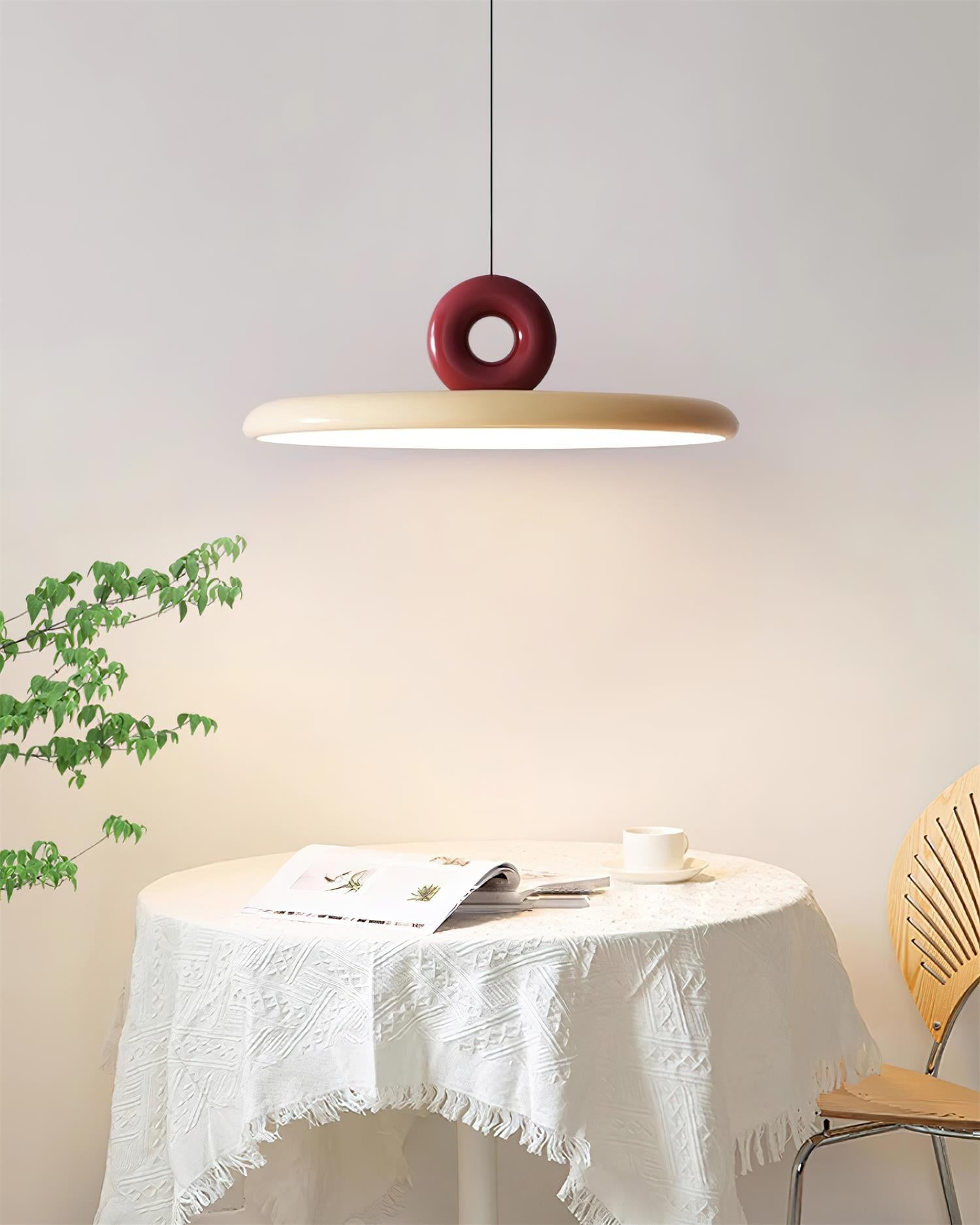 Suspension Disque Acrylique Avec Détail en Boucle Ambiance Minimaliste