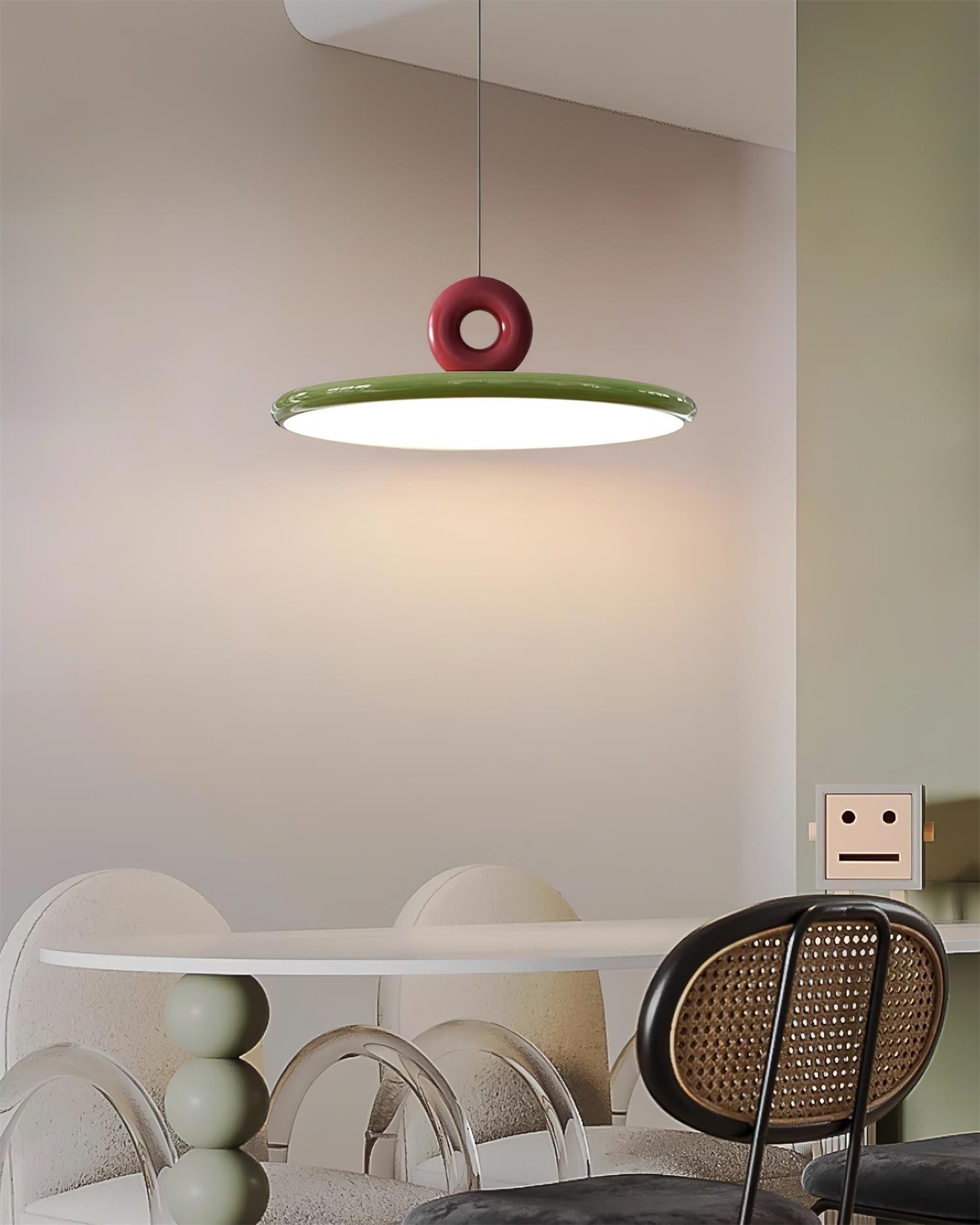 Suspension Disque Acrylique Avec Détail en Boucle Ambiance Minimaliste