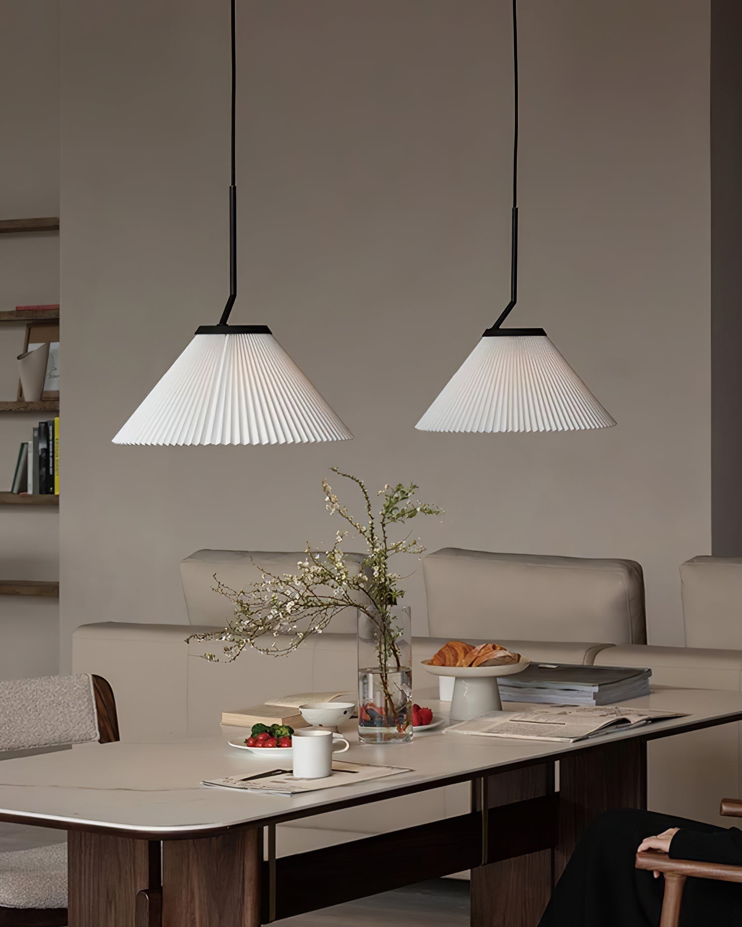Knell Suspension en Métal Noir Plastique Plissée Minimaliste Moderne