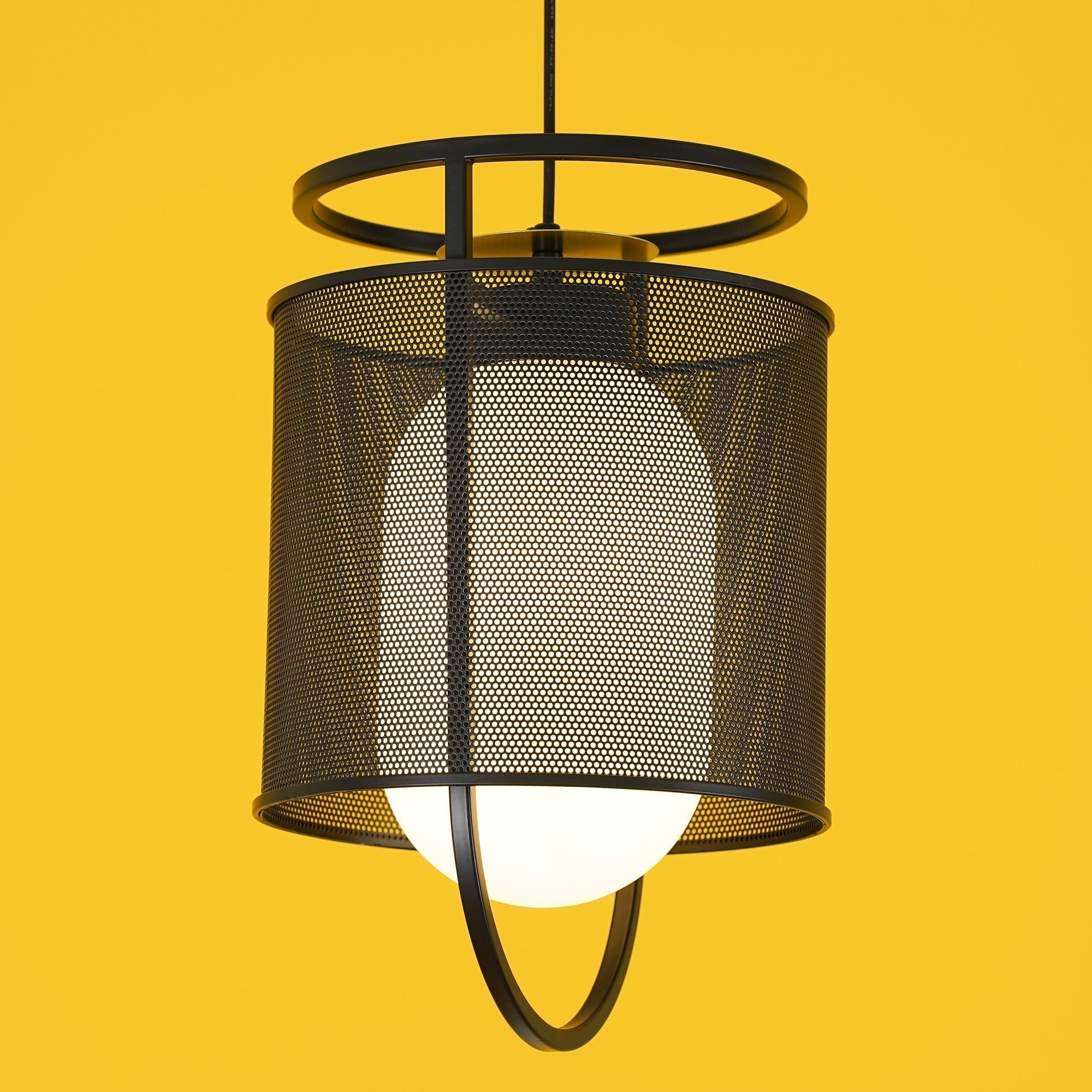 Solara Suspension Cylindre en Maille Accent en Laiton Industriel