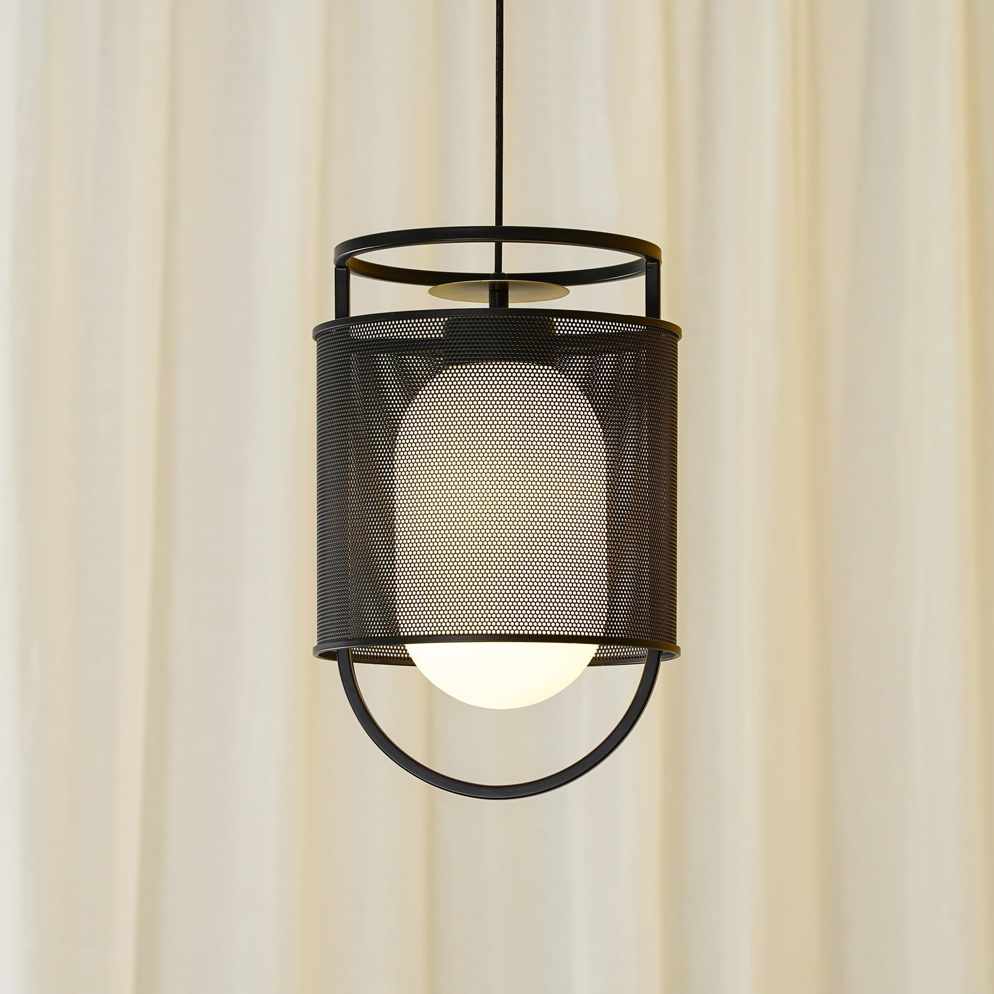 Solara Suspension Cylindre en Maille Accent en Laiton Industriel