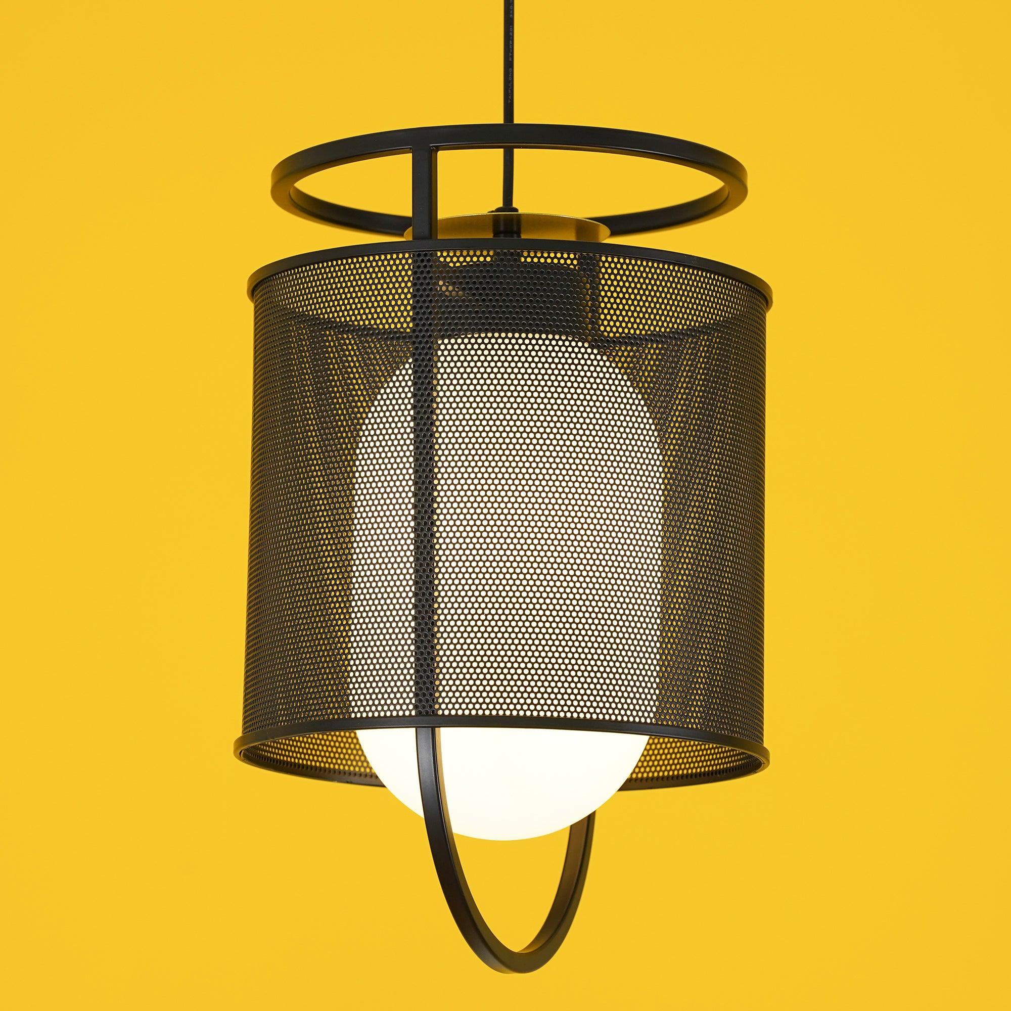 Solara Suspension Cylindre en Maille Accent en Laiton Industriel