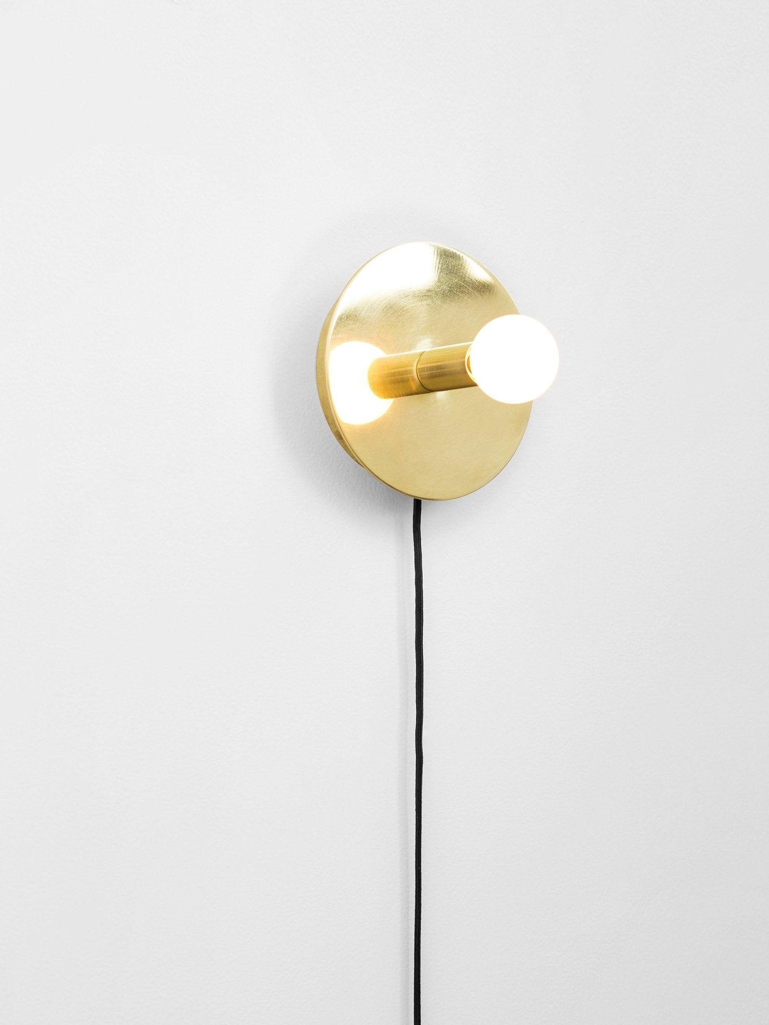 Lustra Wall Lamp Brass Bulb