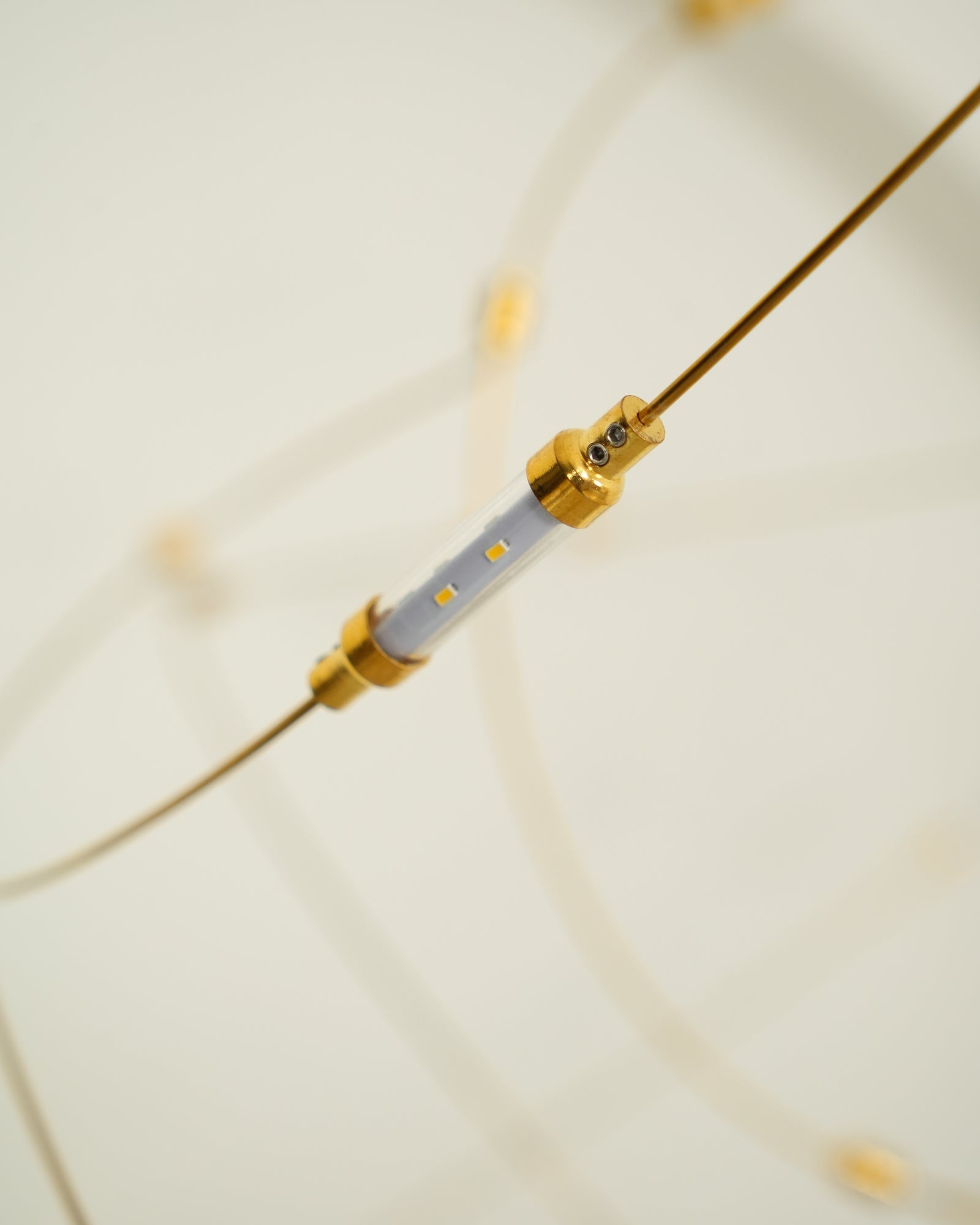 Celestra Suspension Minimaliste en Acier