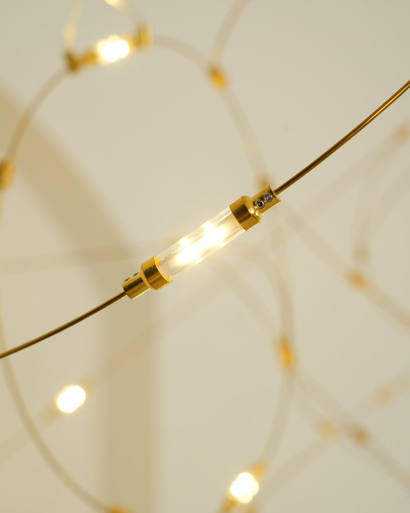 Celestra Suspension Minimaliste en Acier