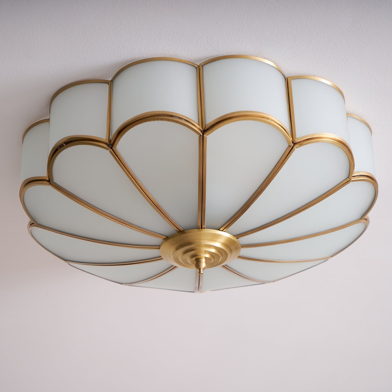 Lustra Plafonnier Forme de Fleur en Verre Laiton