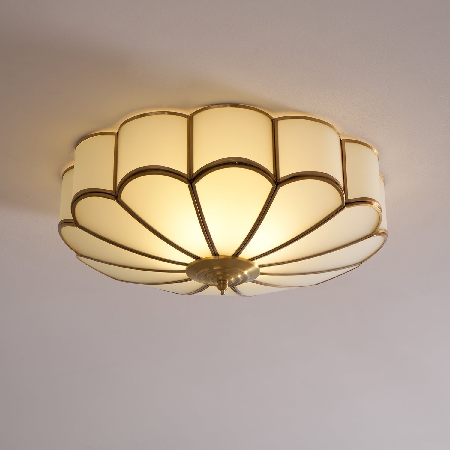 Lustra Plafonnier Forme de Fleur en Verre Laiton