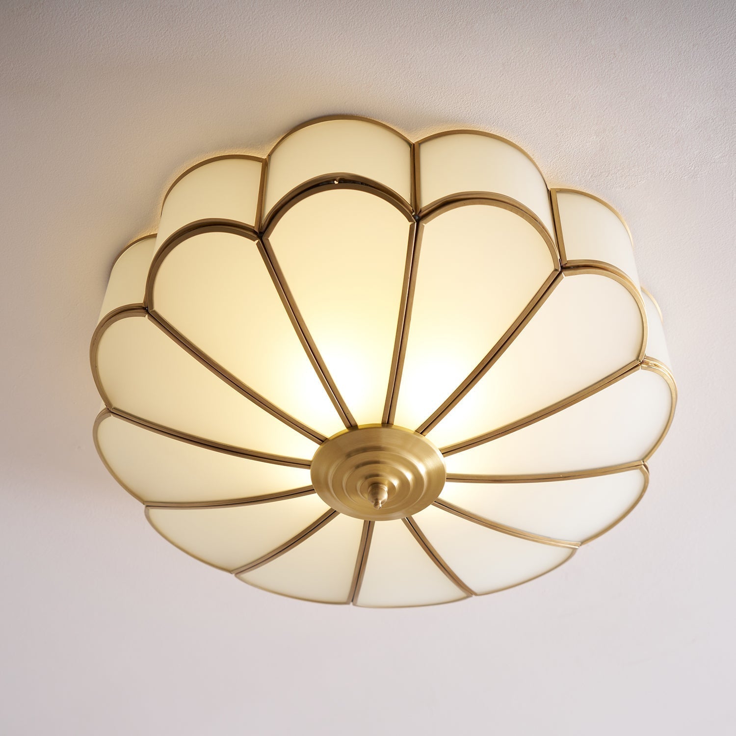 Lustra Plafonnier Forme de Fleur en Verre Laiton
