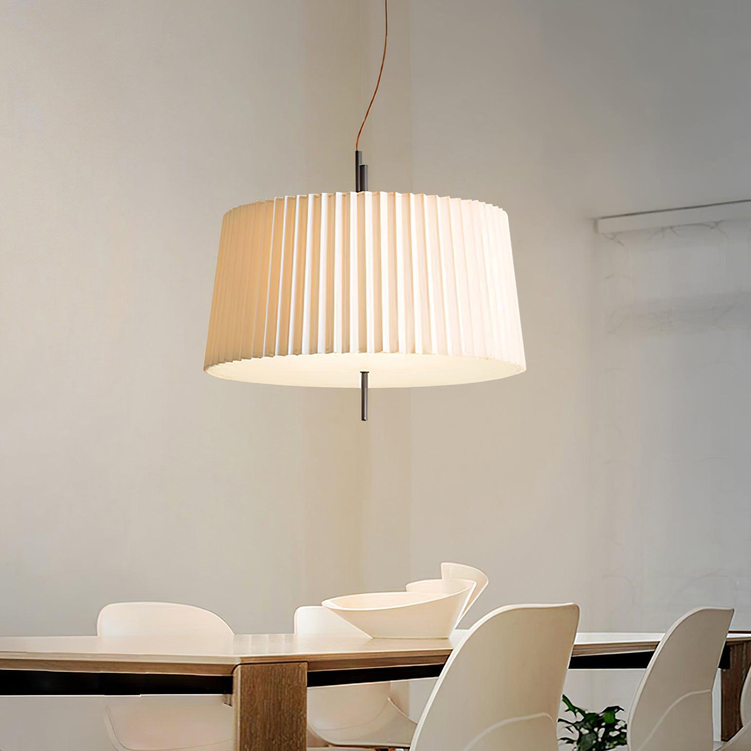Folie Suspension Plissée Minimaliste Sérénité