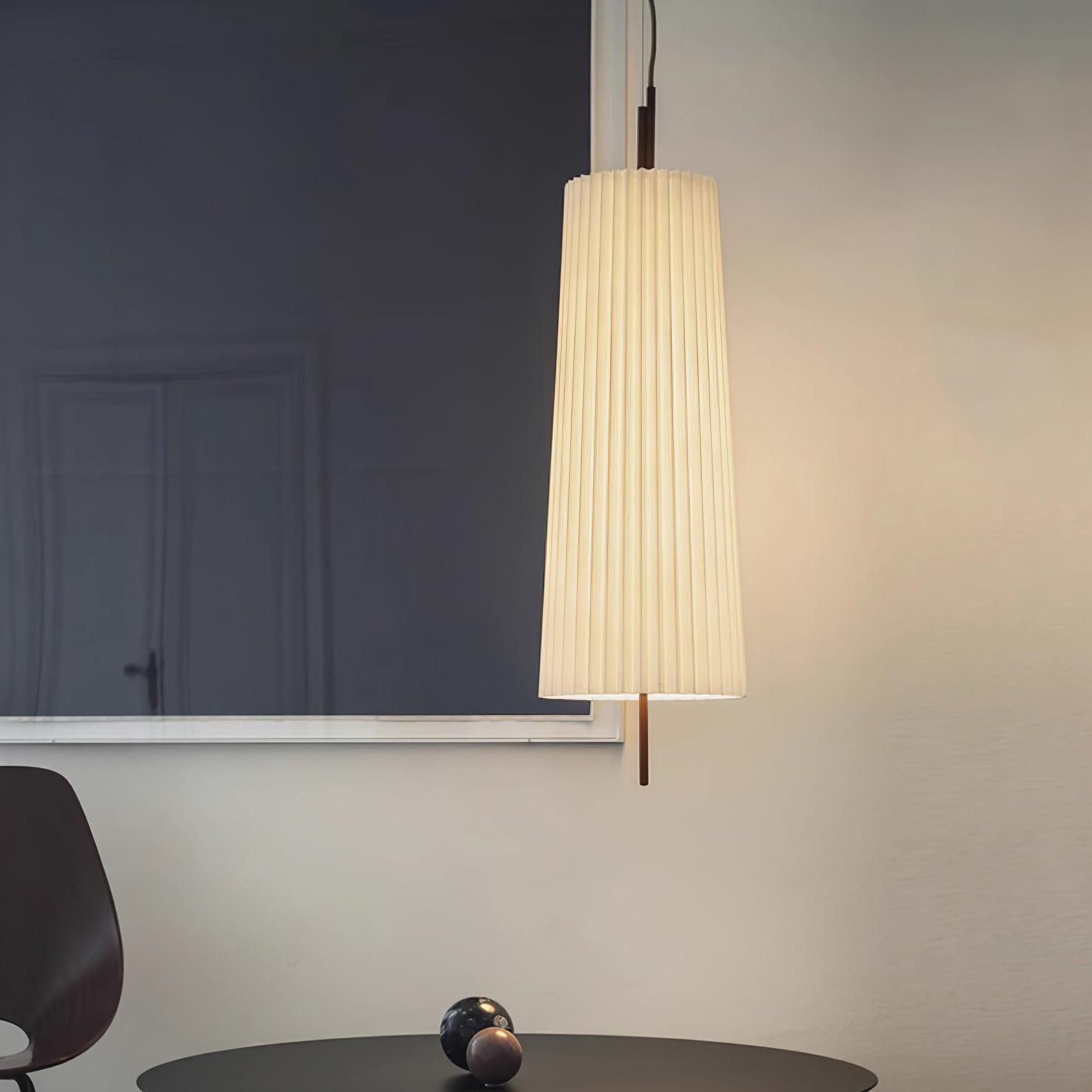 Folie Suspension Plissée Minimaliste Sérénité