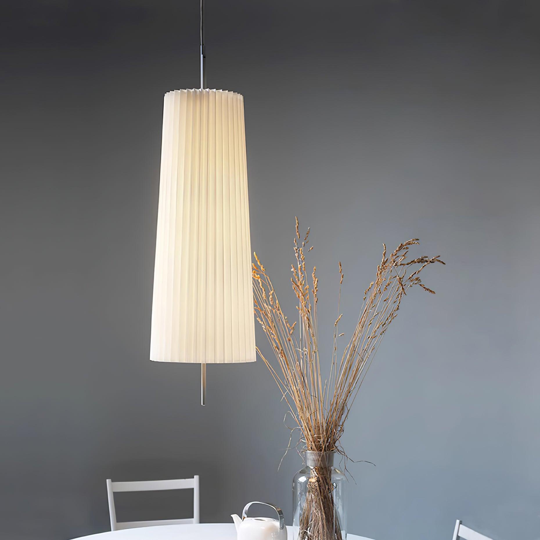 Folie Suspension Plissée Minimaliste Sérénité