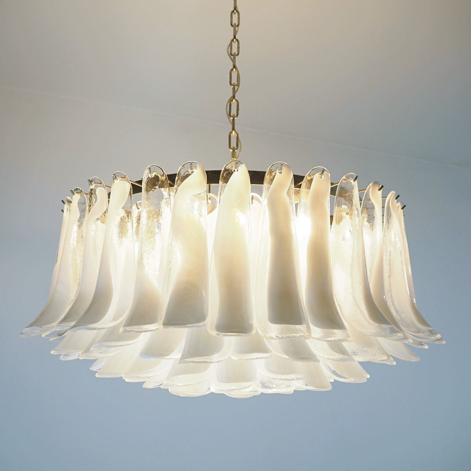 Aurora Lustre Pétale en Verre de Murano Blanc Élégant