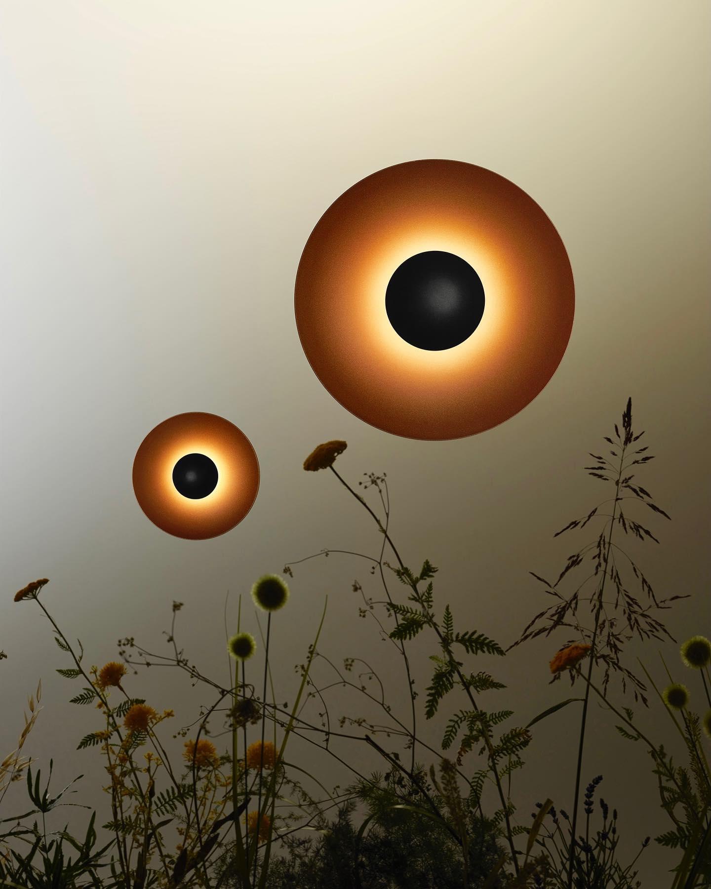 Peacemaker Elegance Simplicity Glow Wall Light