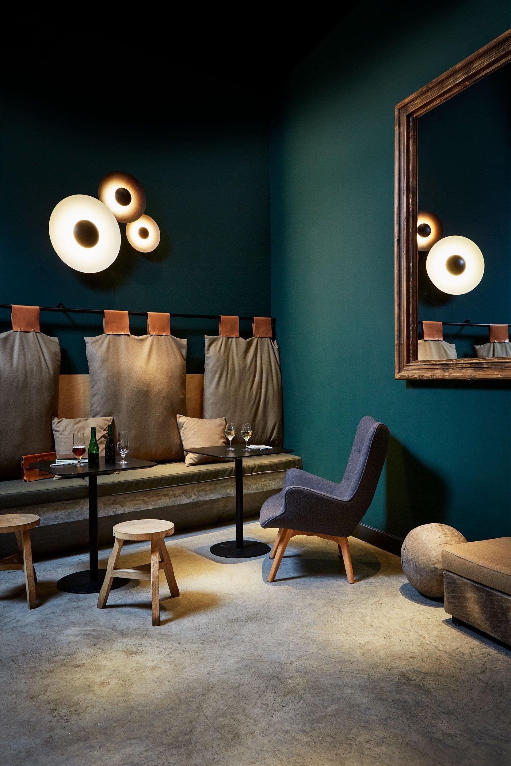 Peacemaker Elegance Simplicity Glow Wall Light