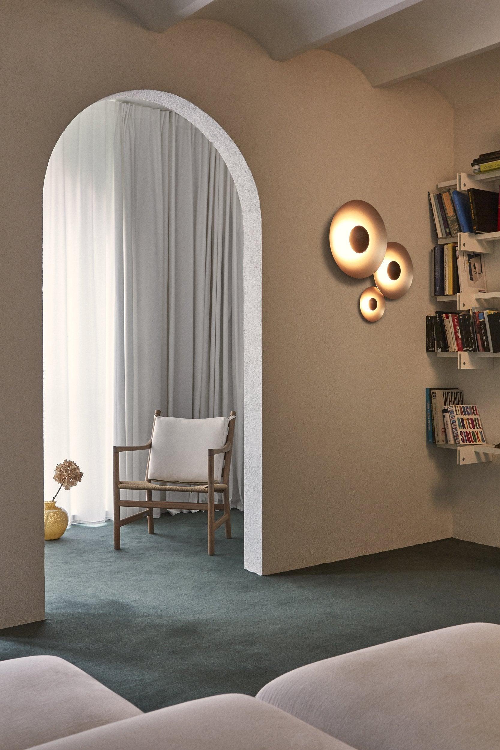 Peacemaker Elegance Simplicity Glow Wall Light