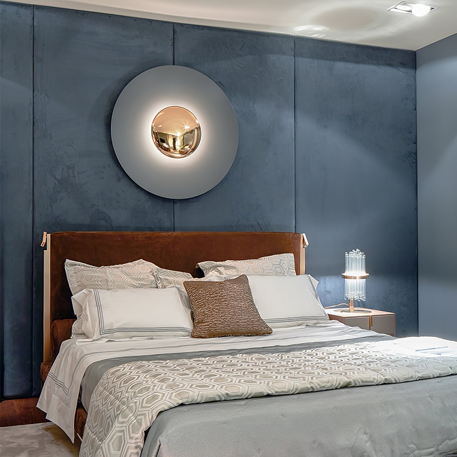 Peacemaker Elegance Simplicity Glow Wall Light