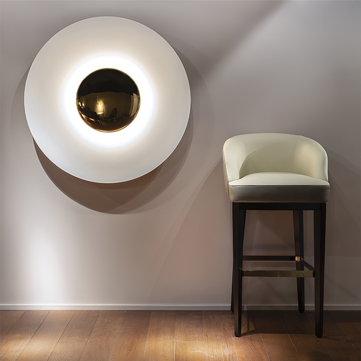 Peacemaker Elegance Simplicity Glow Wall Light