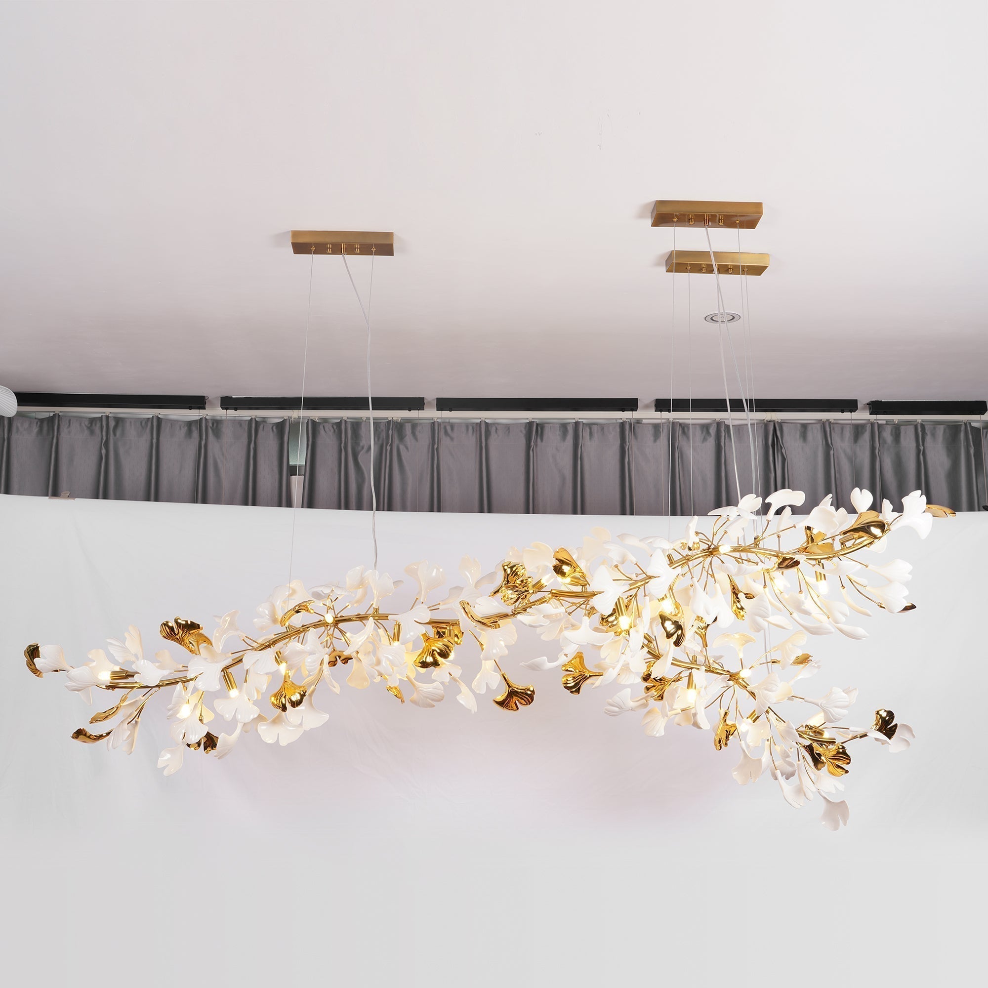 Olivia Lustre en céramique en forme de branche avec feuille de gingko