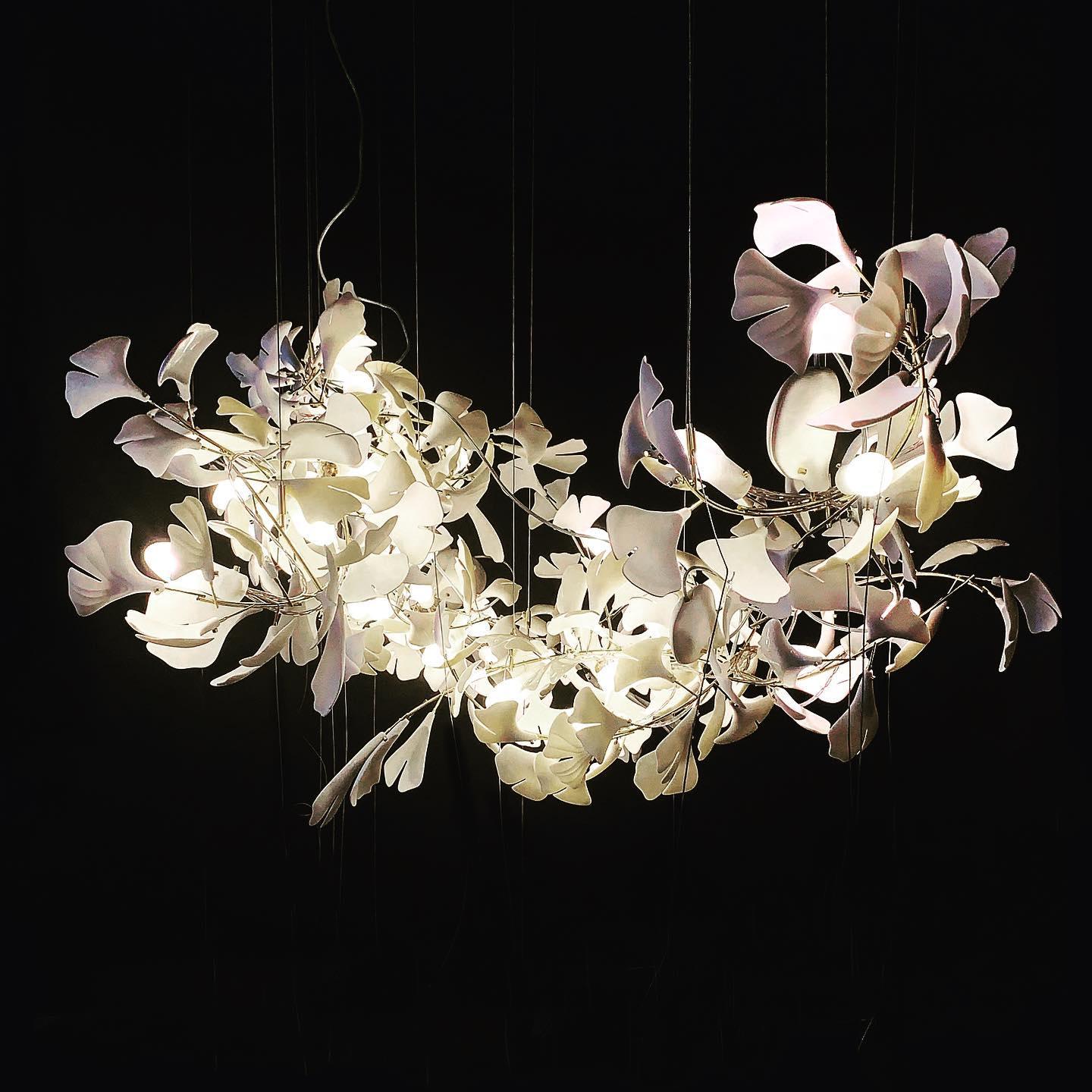 Olivia Lustre en céramique en forme de branche avec feuille de gingko