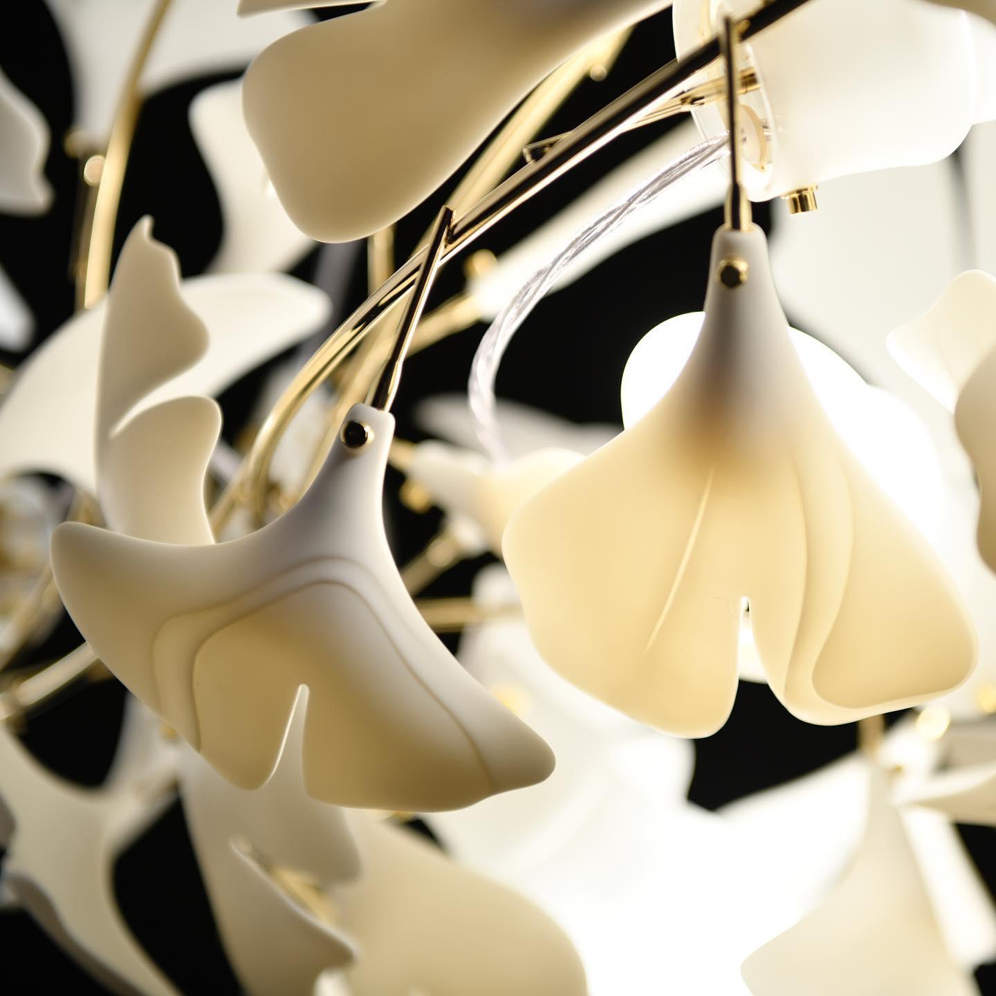 Olivia Lustre en céramique en forme de branche avec feuille de gingko